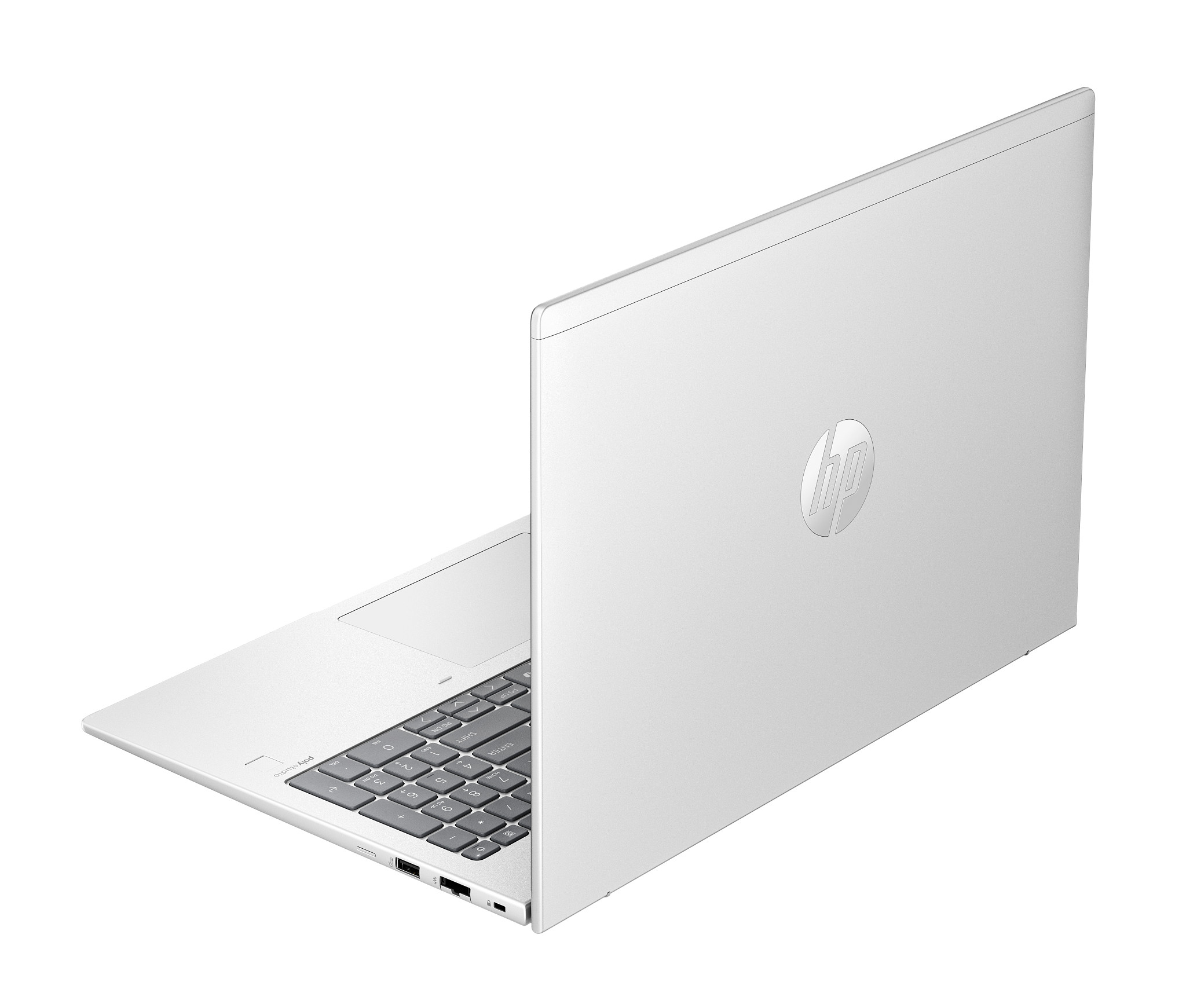 Biały laptop, otwarty, tyłem do kamery i logo HP na środku.