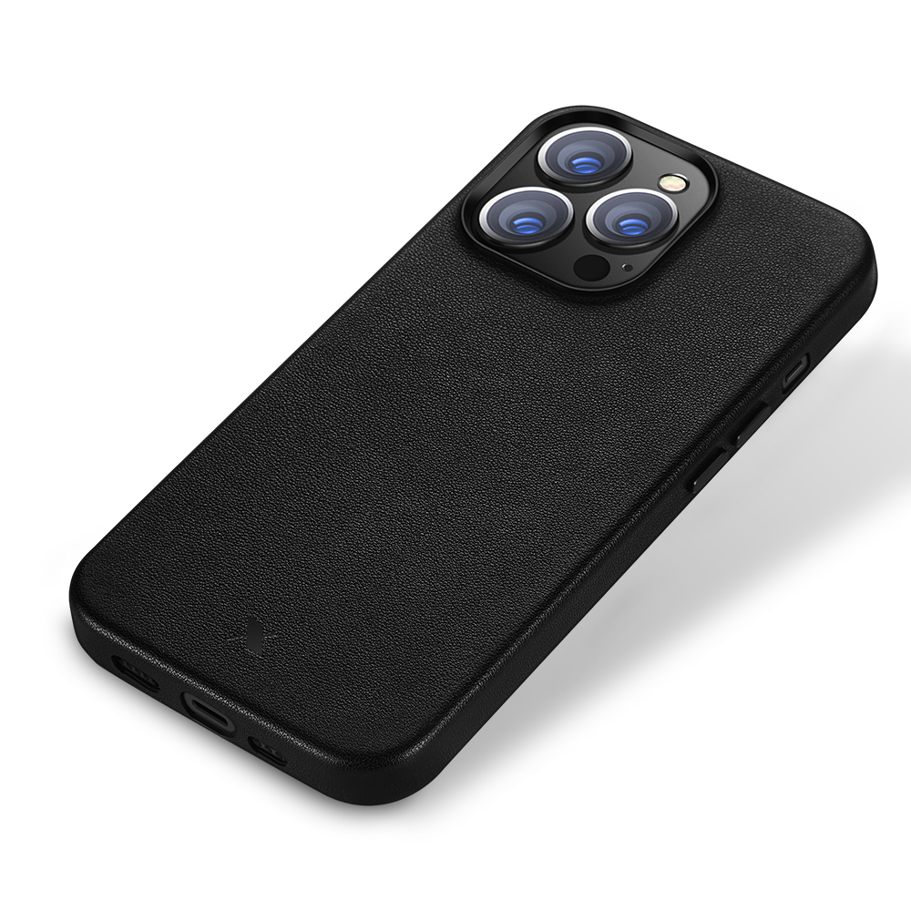 Custodia nera per telefono con tre lenti della fotocamera. La superficie è strutturata.