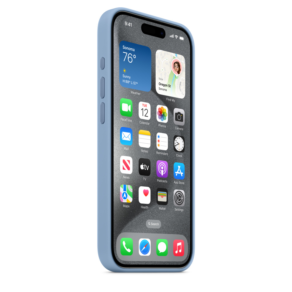 Un iPhone bleu dans une coque, affichant l'écran d'accueil avec la météo et les icônes d'applications.