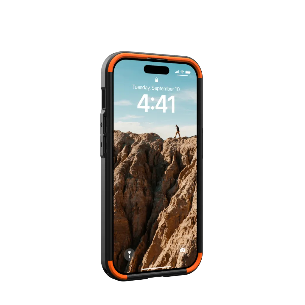 Smartphone in Schutzhülle. Oranger Rand, schwarzer Körper. Bildschirm zeigt eine Berglandschaft.