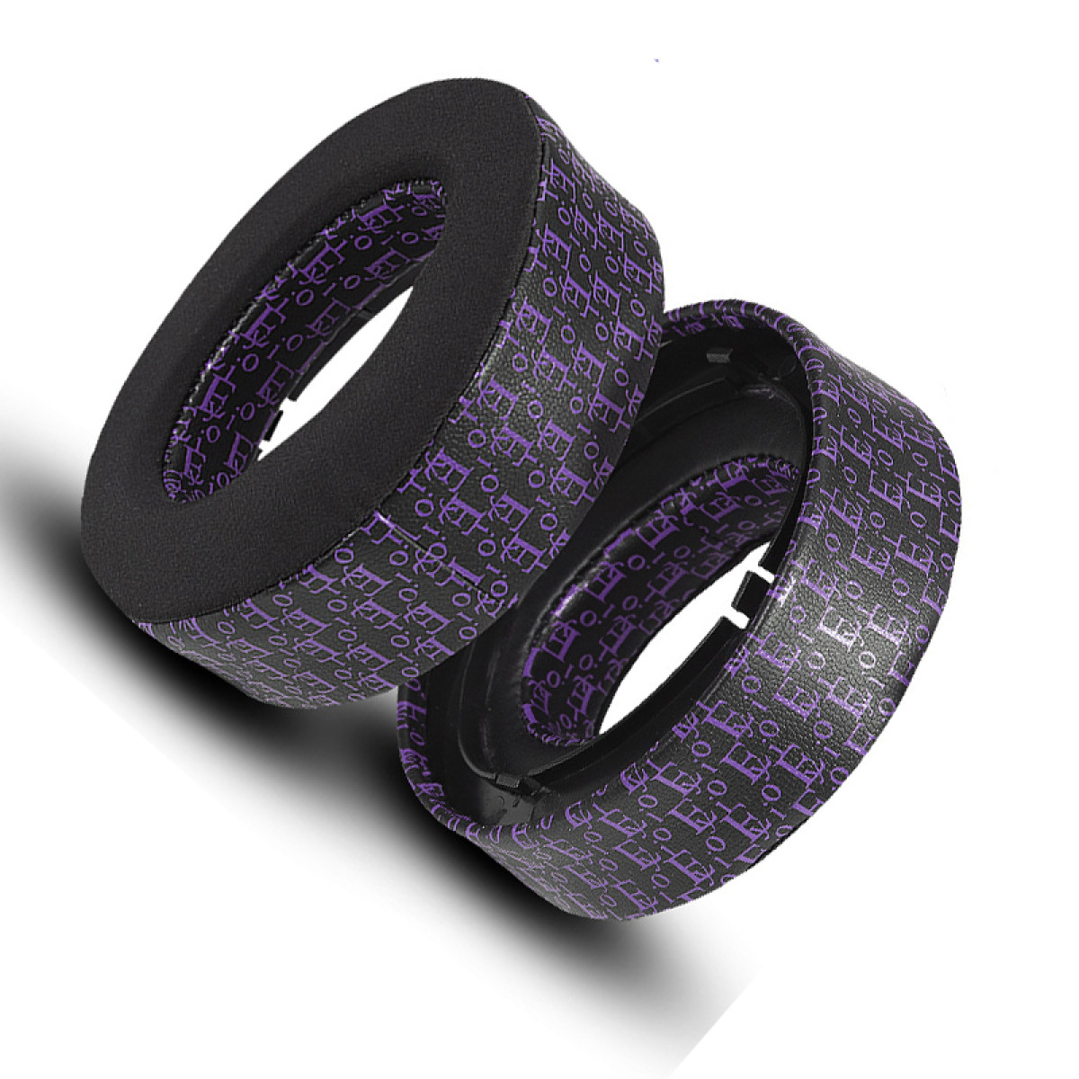 Due paia di cuscinetti auricolari neri per cuffie con motivi viola su sfondo bianco.