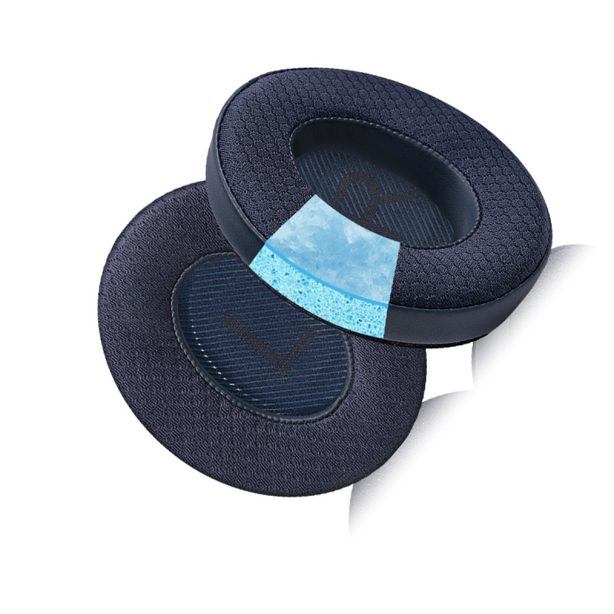 Due cuscinetti auricolari blu navy. Uno è tagliato, mostrando materiale di spugna blu.