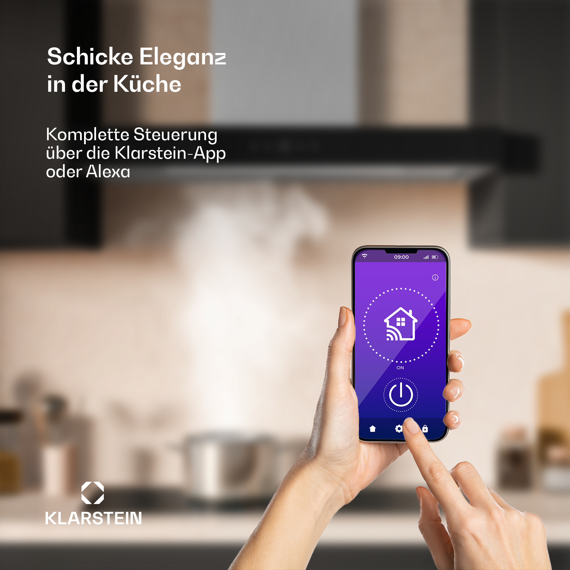 Mano che tiene un telefono, mostrando l'interfaccia di un'app per la casa intelligente. Cucina.