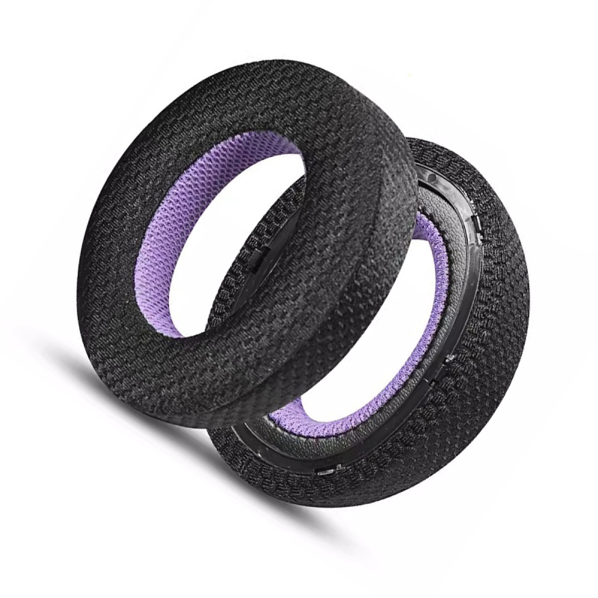 Due cuscinetti auricolari neri e viola. L'anello interno del cuscinetto è viola.