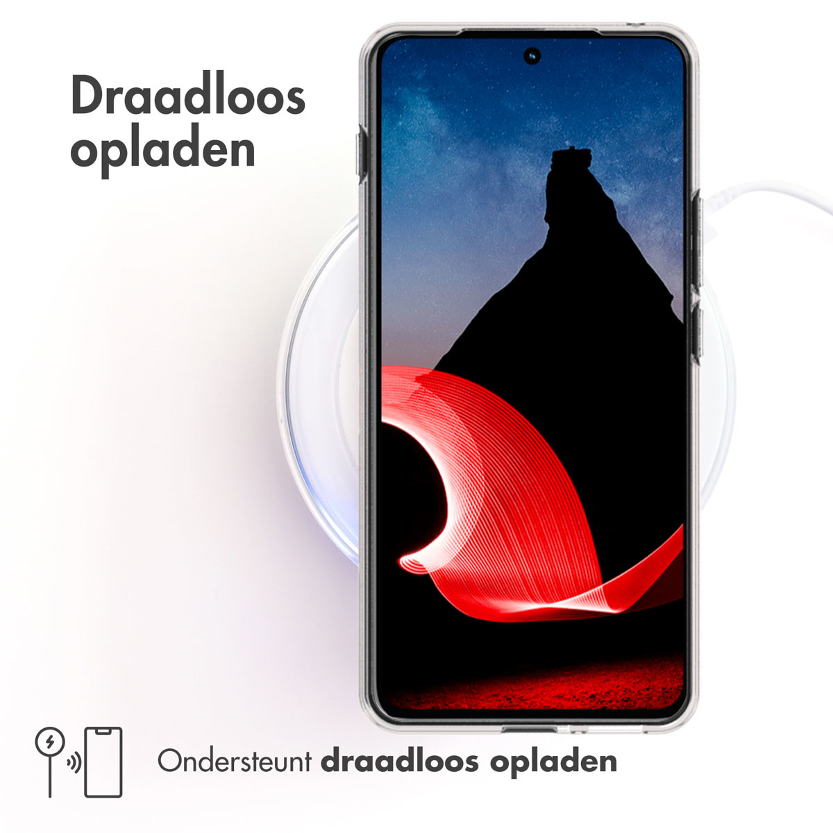 Un telefono si carica in modalità wireless su un pad bianco. Una scia di luce rossa sullo schermo.
