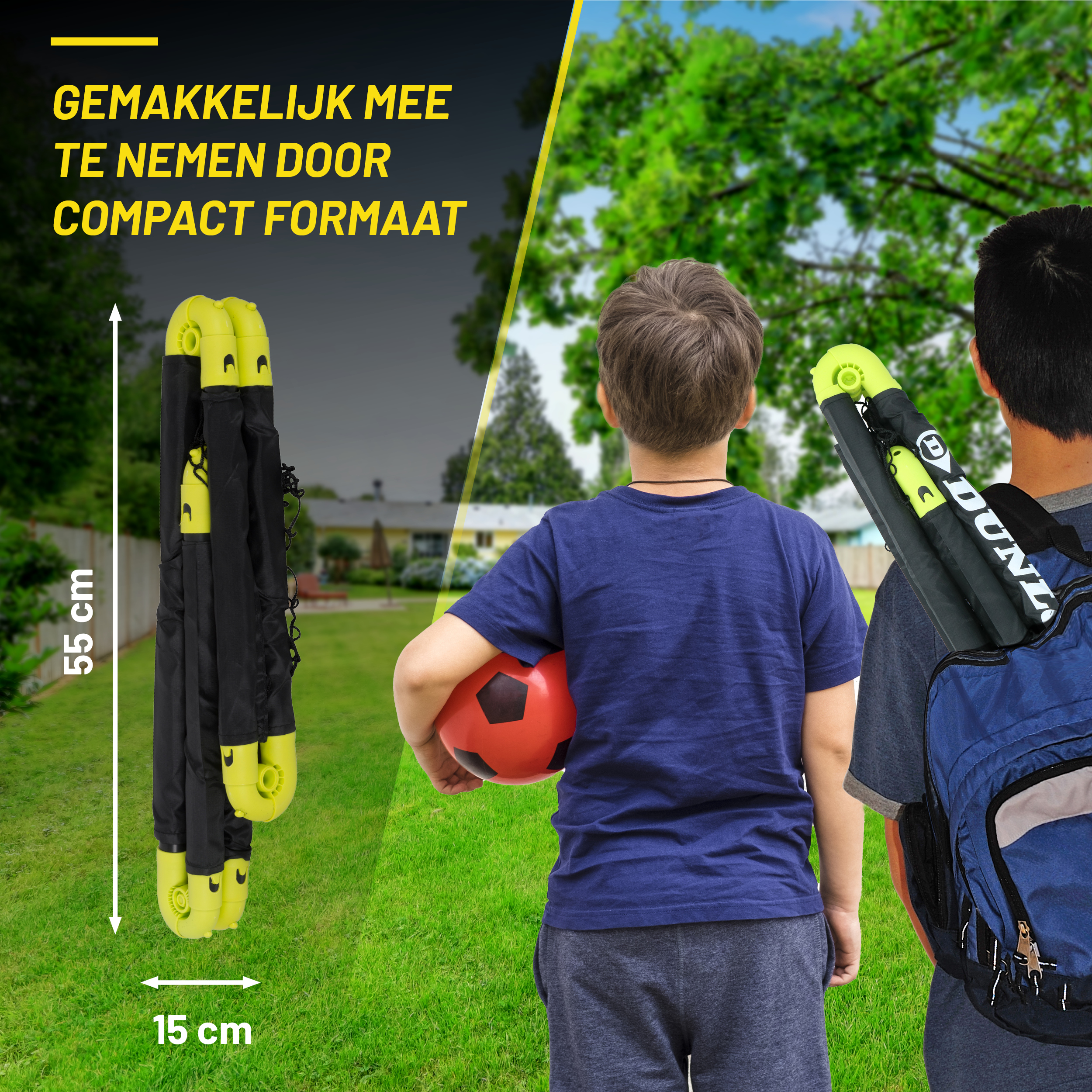 Twee jongens die een voetbaldoel dragen. Eén jongen heeft een rode bal. Het doel is opgevouwen.