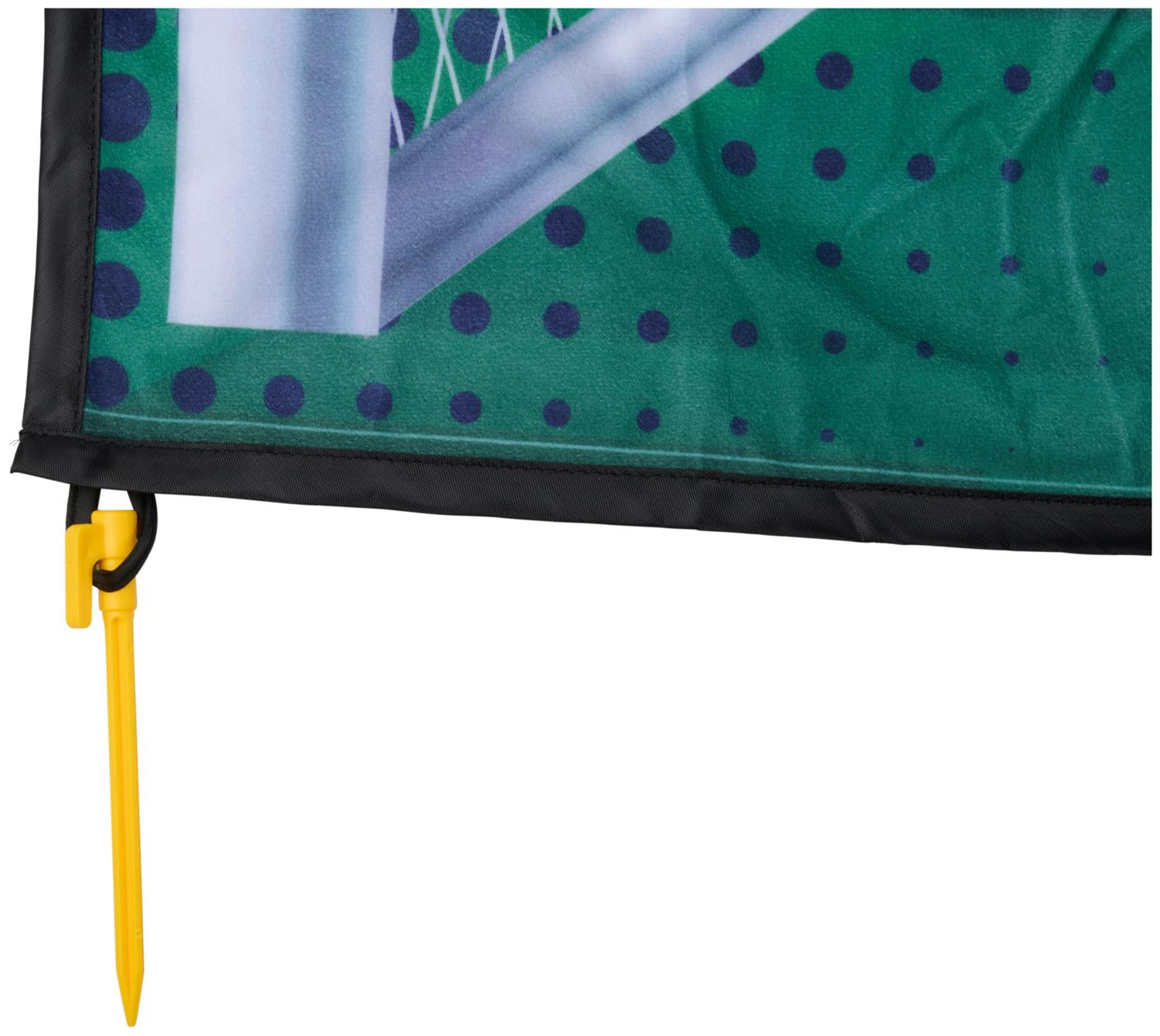 Close-up van een groene vlag met gele paal.