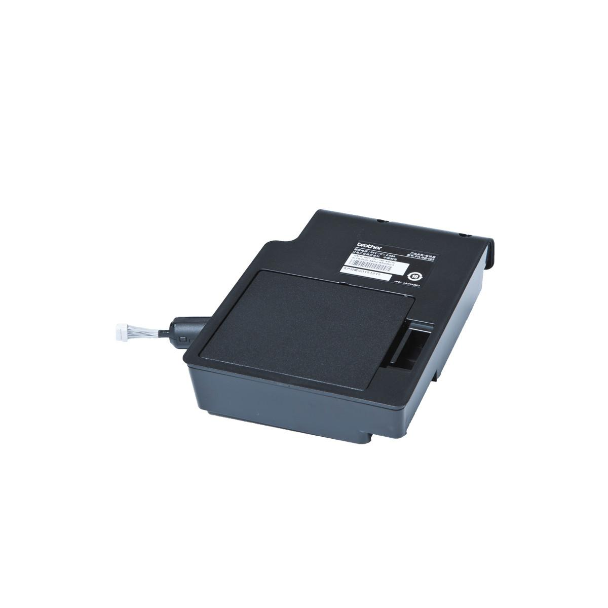 Czarny element drukarki na białym tle. Podłączony jest kabel.