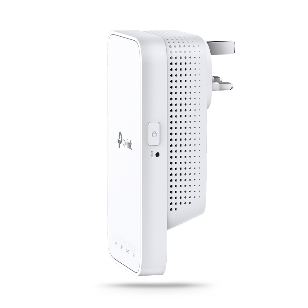 Weißer TP-Link Wi-Fi-Extender mit UK-Stecker. Er hat mehrere kleine Löcher und einen Knopf.