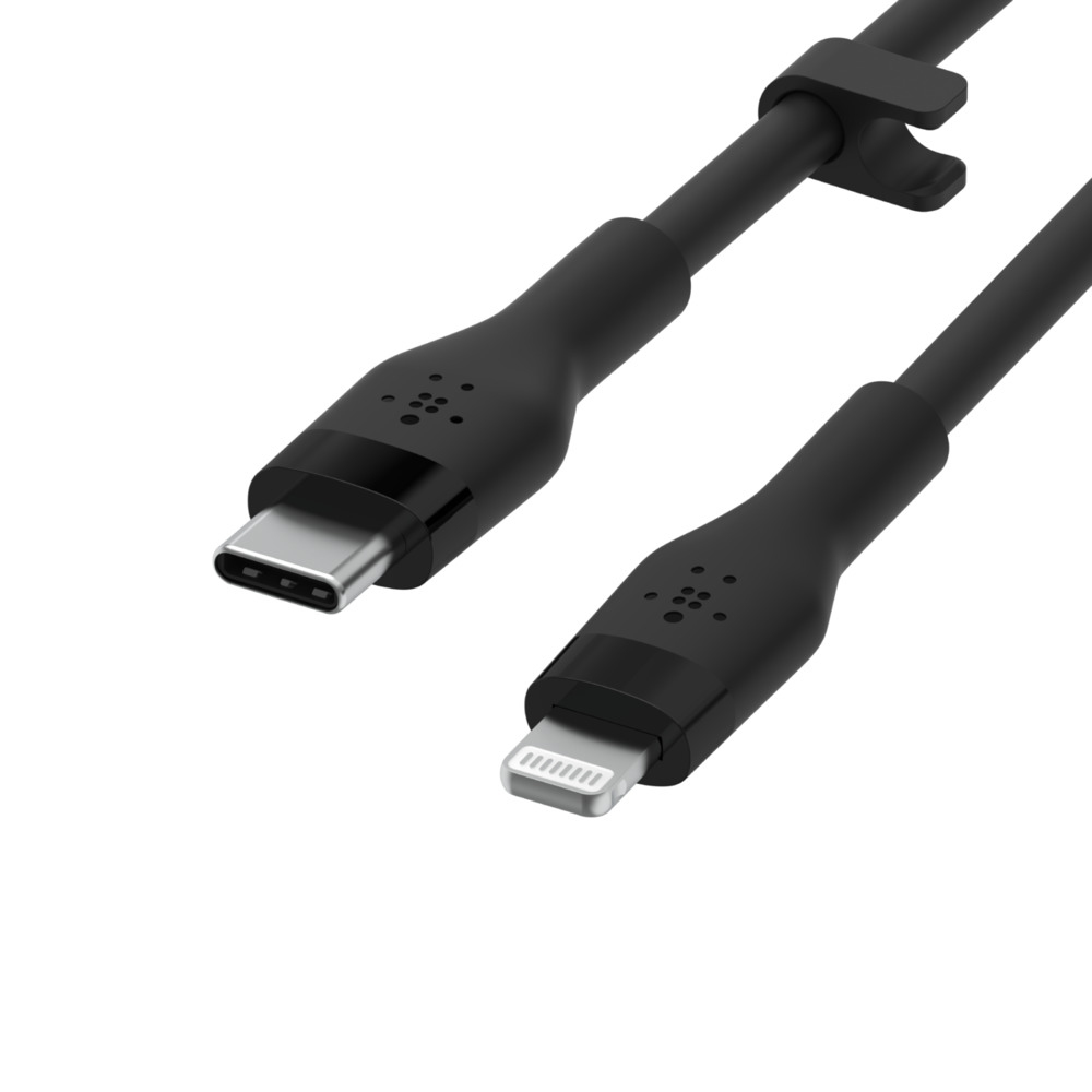 Czarny kabel ładujący ze złączami USB-C i Lightning. Białe tło.