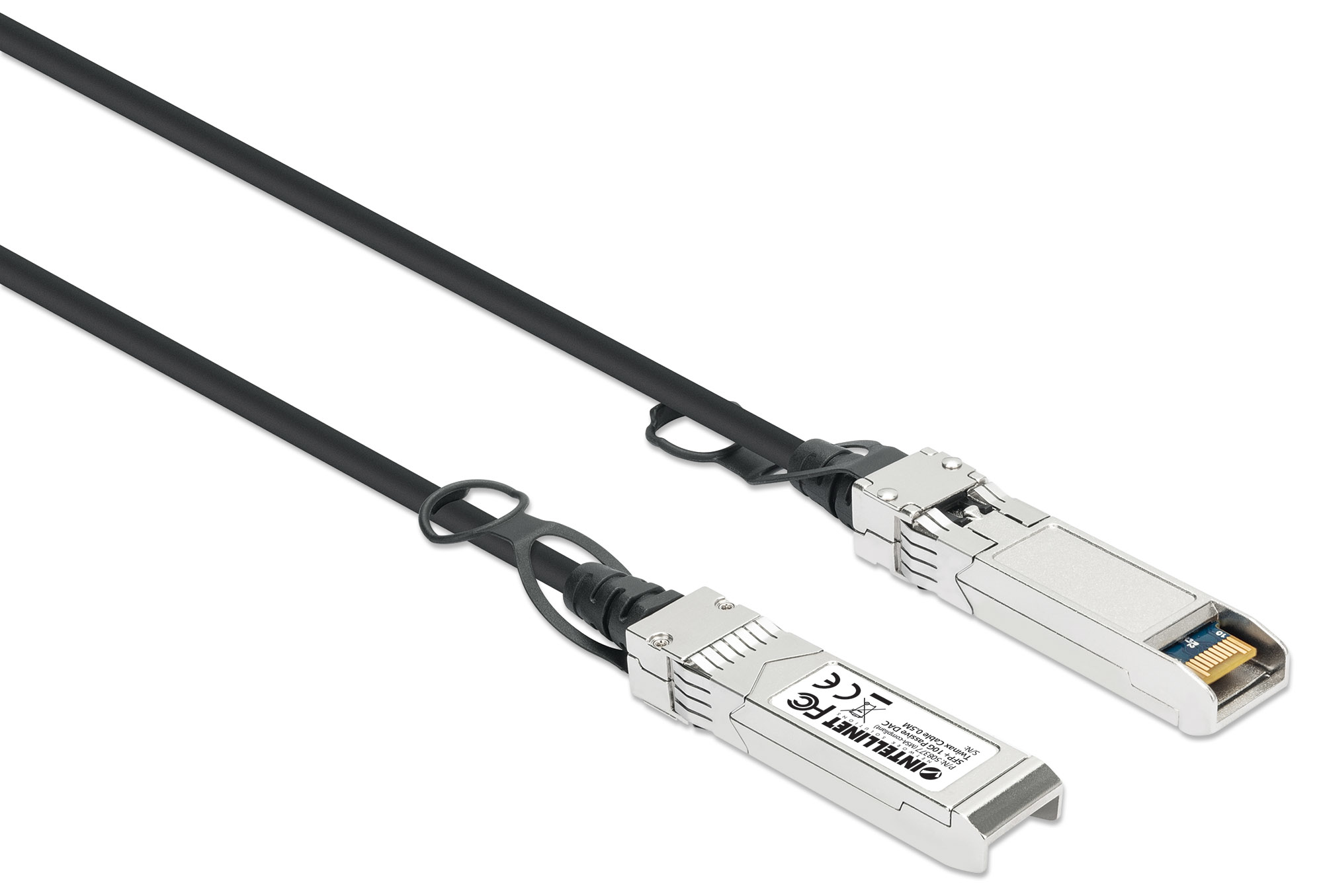 Due cavi SFP+ neri con connettori metallici, etichettati InteliNET FC. I connettori hanno anelli neri.