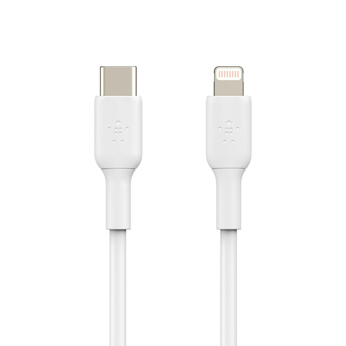 Câble USB-C vers Lightning blanc avec connecteurs blancs sur fond blanc.