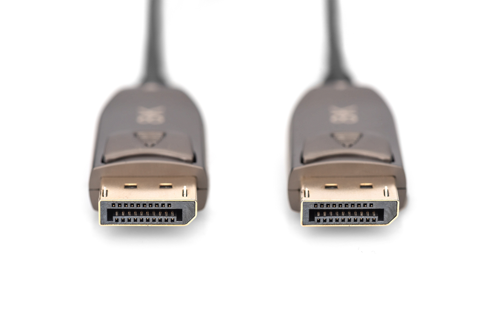 Dwa szare złącza DisplayPort na białym tle.