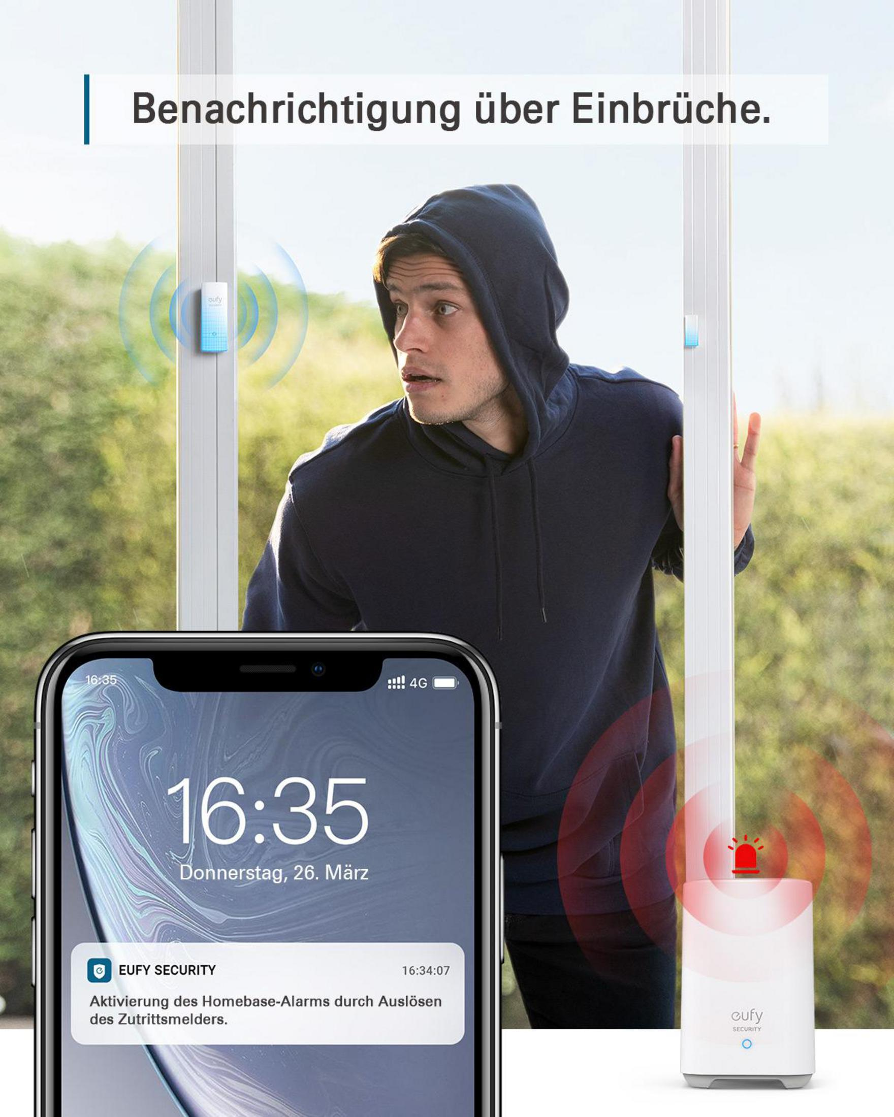 Ein Mann blickt schockiert auf ein Telefon, das einen Heim-Sicherheitsalarm anzeigt. Ein Sicherheitsgerät ist rechts und emittiert rotes Licht.