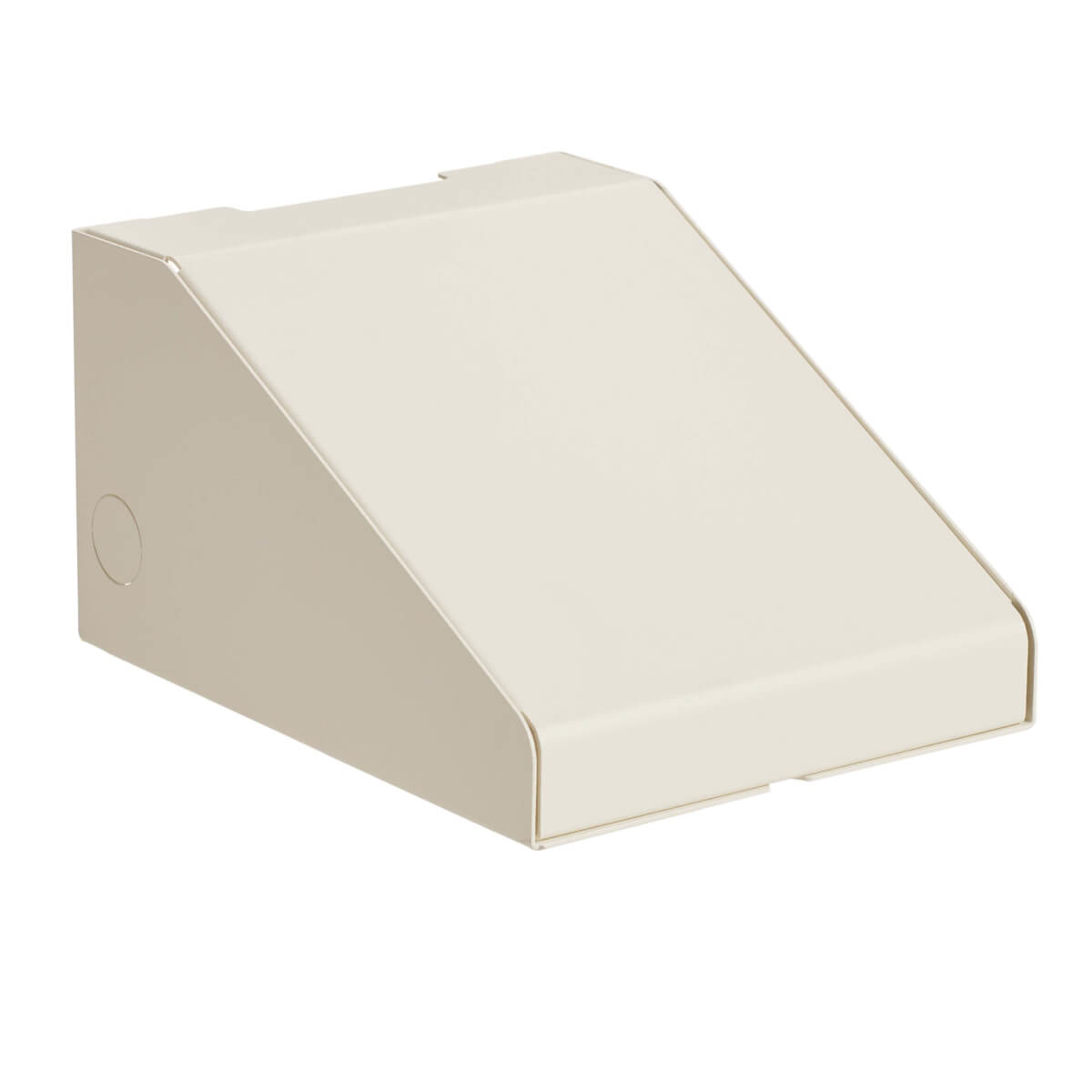 Kątowe, kremowe metalowe pudełko. Ma skośny wierzch i okrągły otwór z boku.
