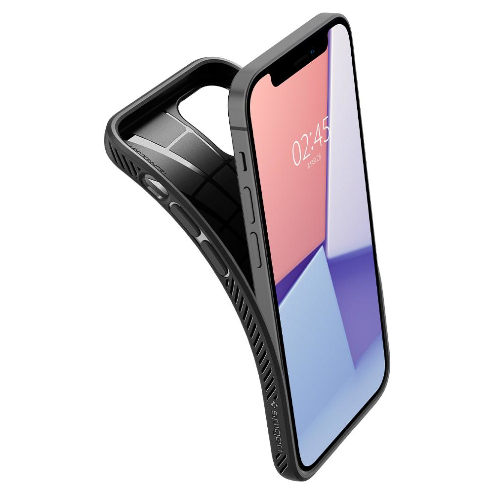 Un telefono all'interno di una custodia nera, leggermente angolato. Lo schermo mostra l'ora. La custodia ha un design protettivo.