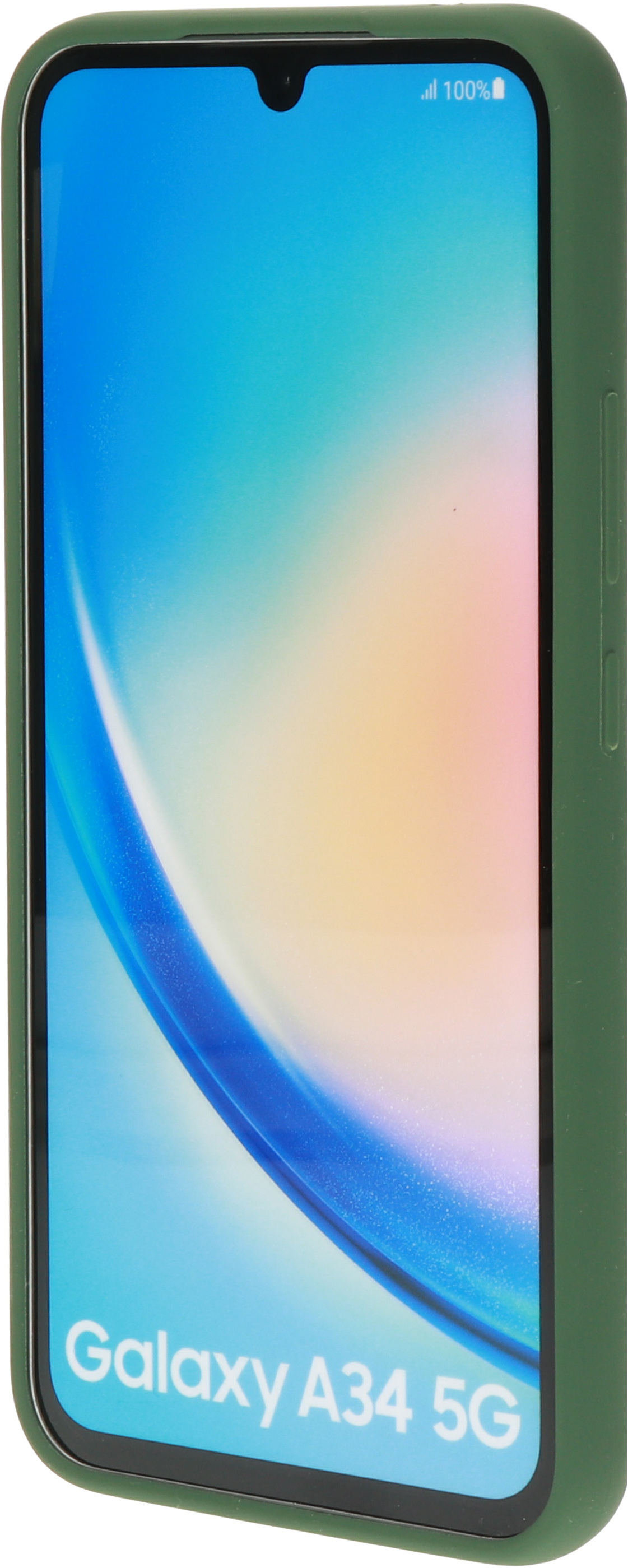 Een groene telefoonhoes op een telefoon met een blauw en wit scherm. De telefoon zegt 'Galaxy A34 5G'.
