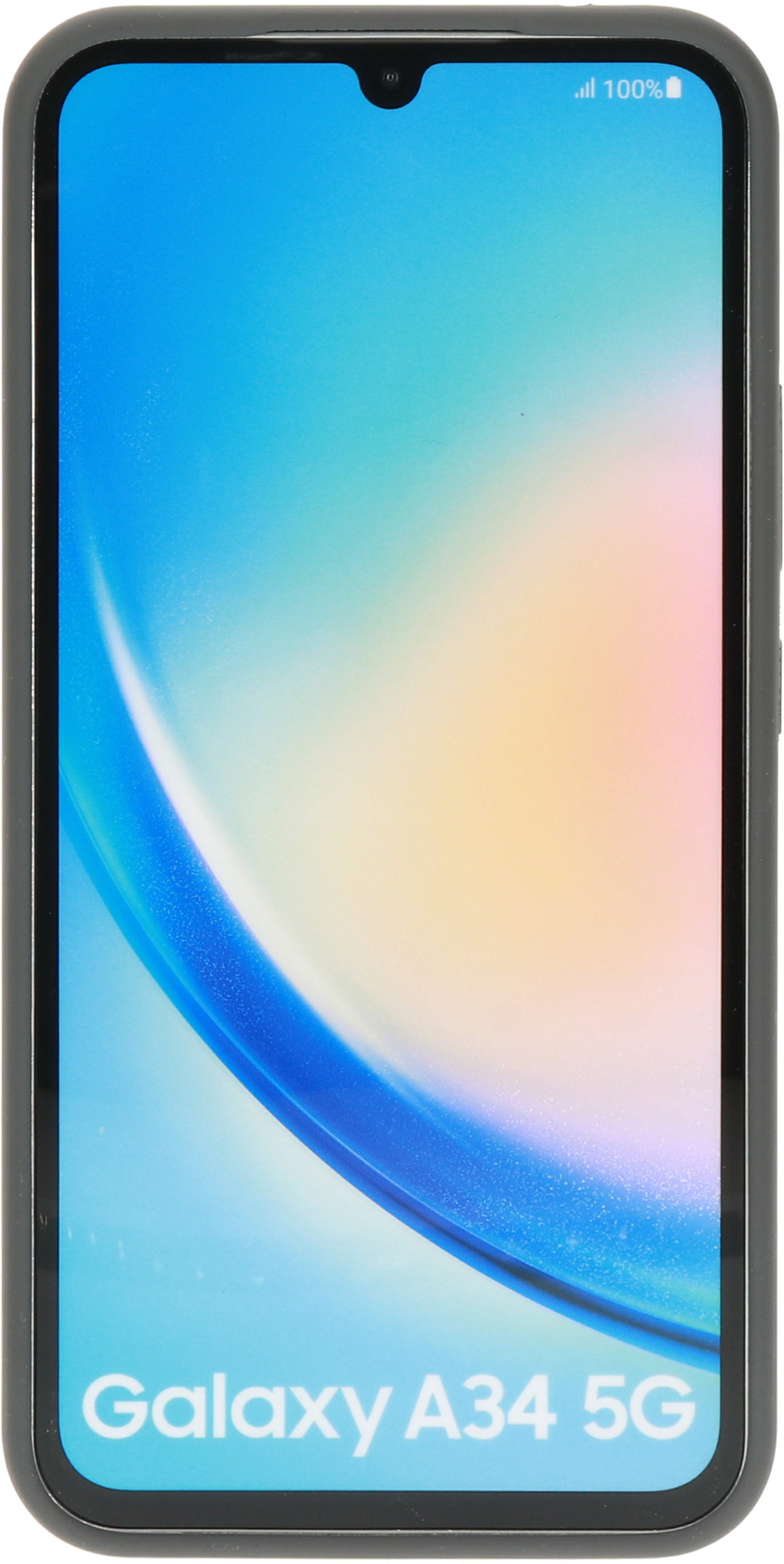 Telefoon in een grijze hoes met een blauwe, gele en witte gradiënt.