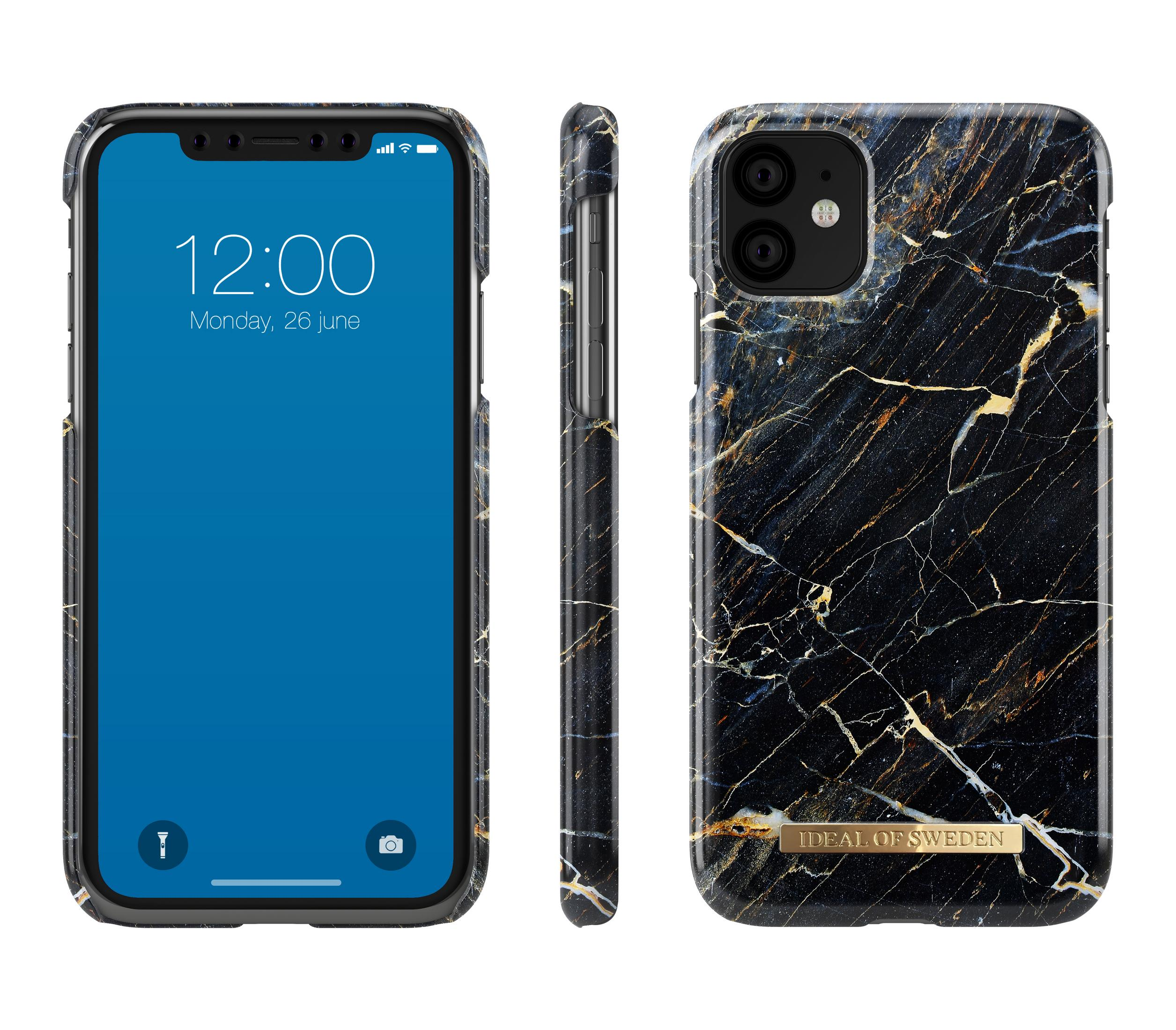 Siyah mermer kılıflı bir telefonun üç görünümü. Ekran saat gösterir, kılıfta bir logo var.