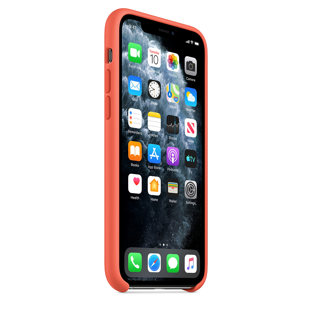 Een telefoon in een oranje hoesje, met het beginscherm met apps. De hoes heeft een Apple-logo.