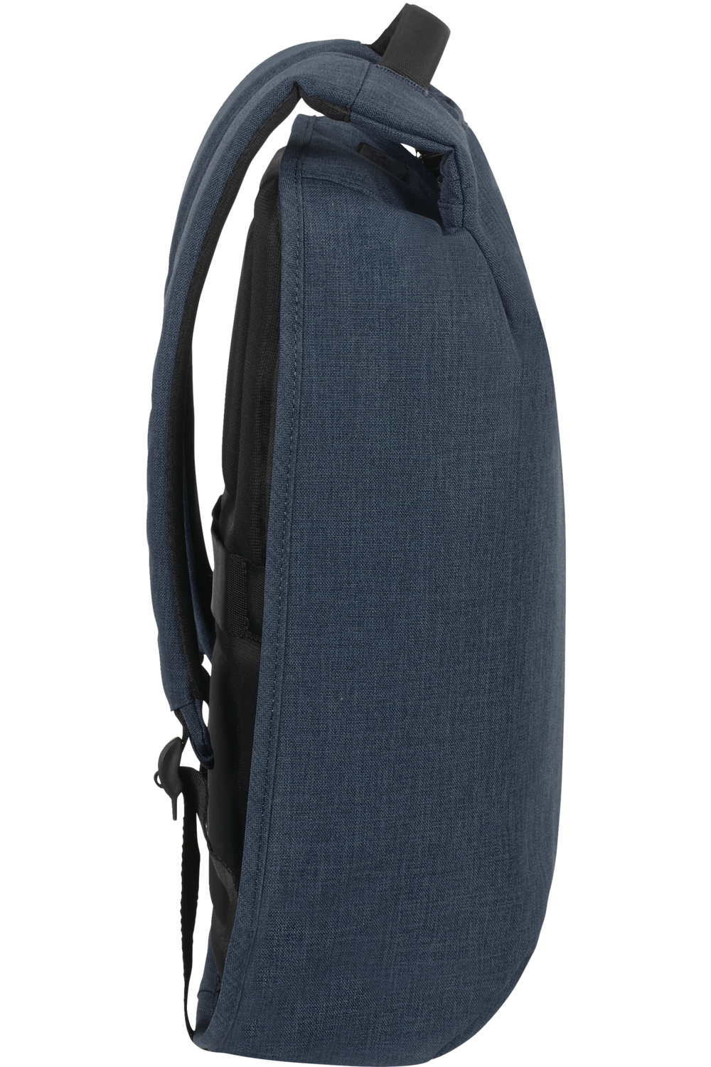Ein marineblauer Rucksack, von der Seite betrachtet. Der Rucksack hat ein geschwungenes Design.