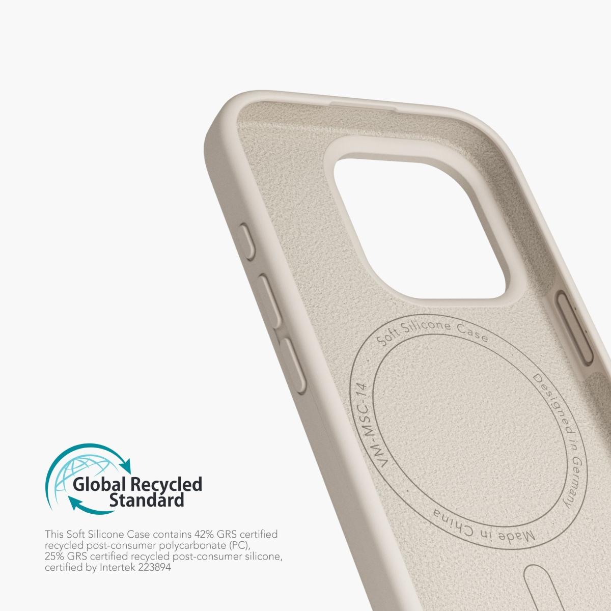 Une coque de téléphone en silicone souple avec texte et logo de norme de recyclage. Beige.