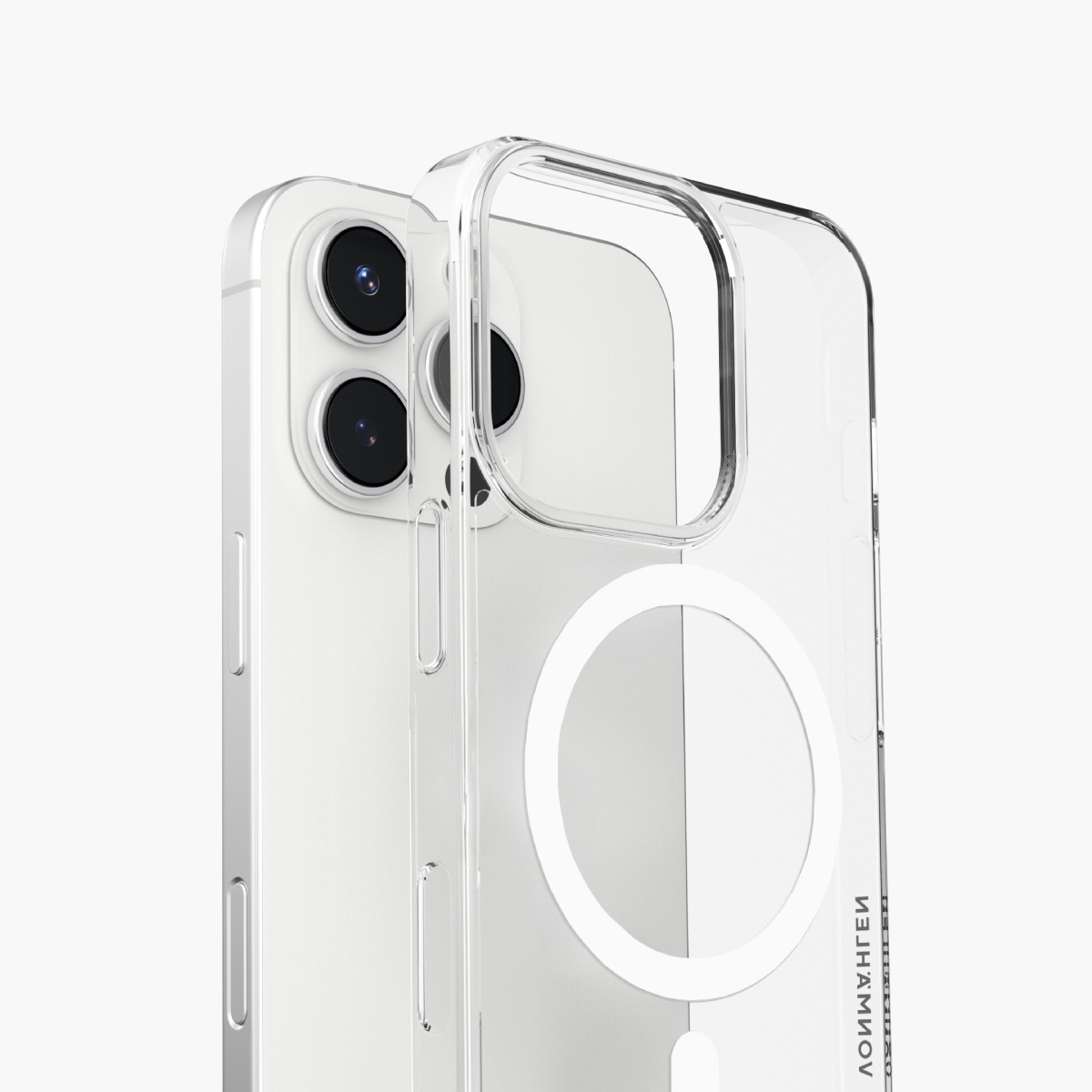 Coque de téléphone transparente avec un cercle MagSafe blanc. La coque est sur un téléphone blanc. Les objectifs de la caméra sont visibles.