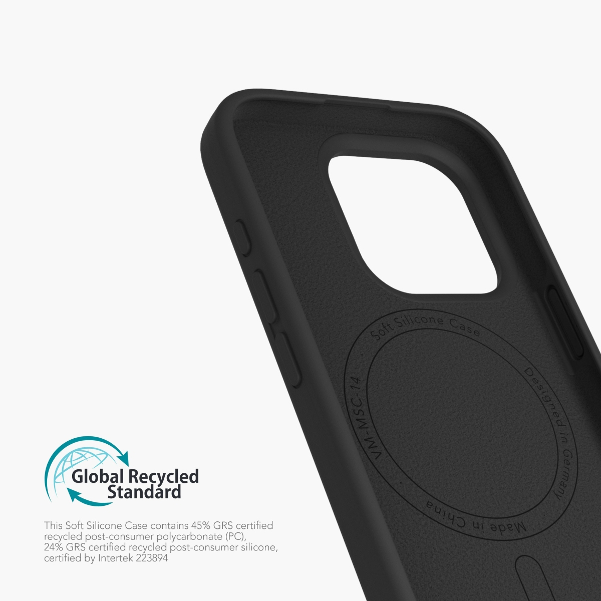 Nahaufnahme einer schwarzen Handyhülle mit Global Recycled Standard-Logo. Die Hülle ist schwarz.
