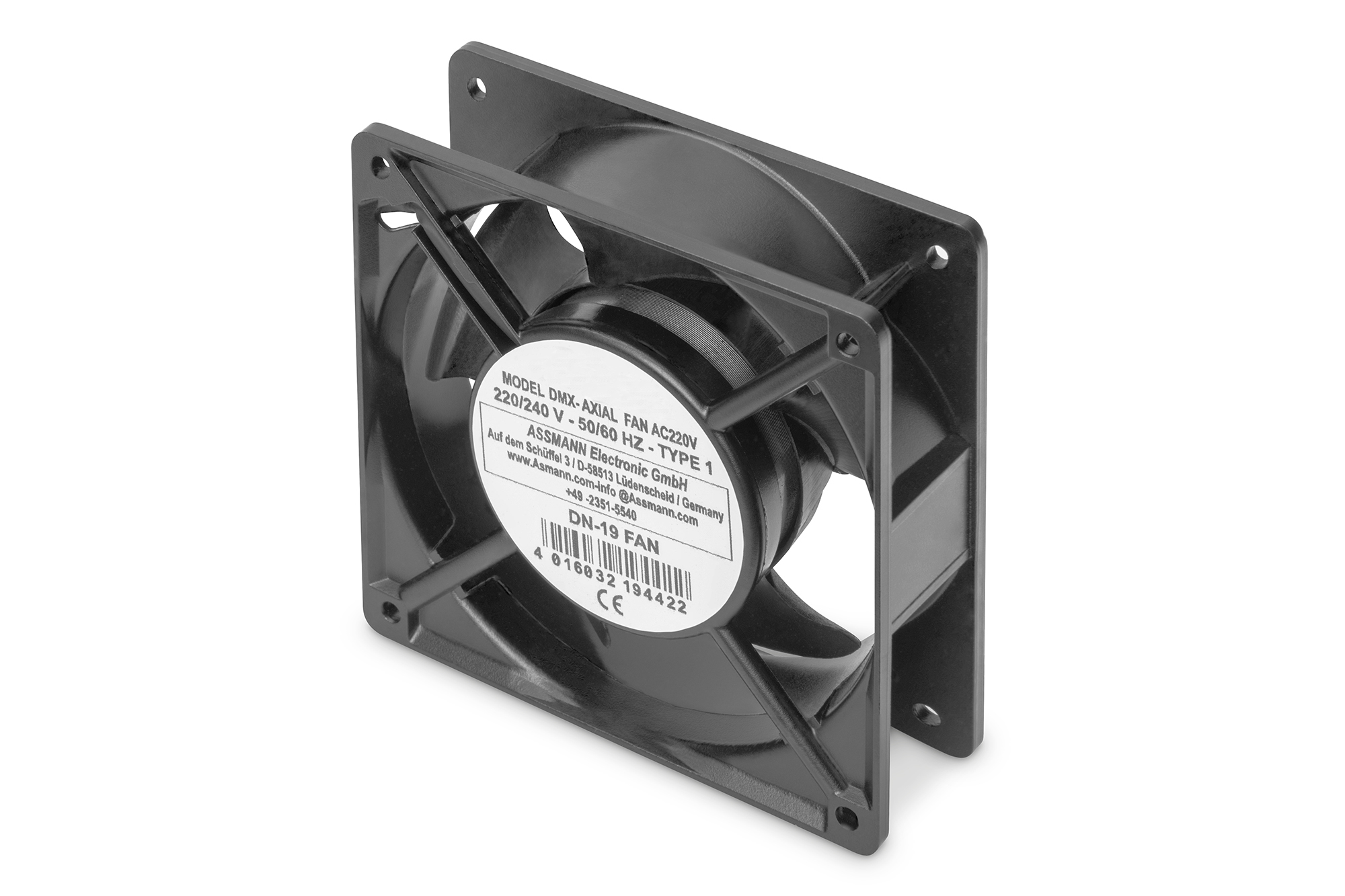 Schwarzer Ventilator mit vier Flügeln. Weißer Hintergrund. Text auf dem Ventilator.