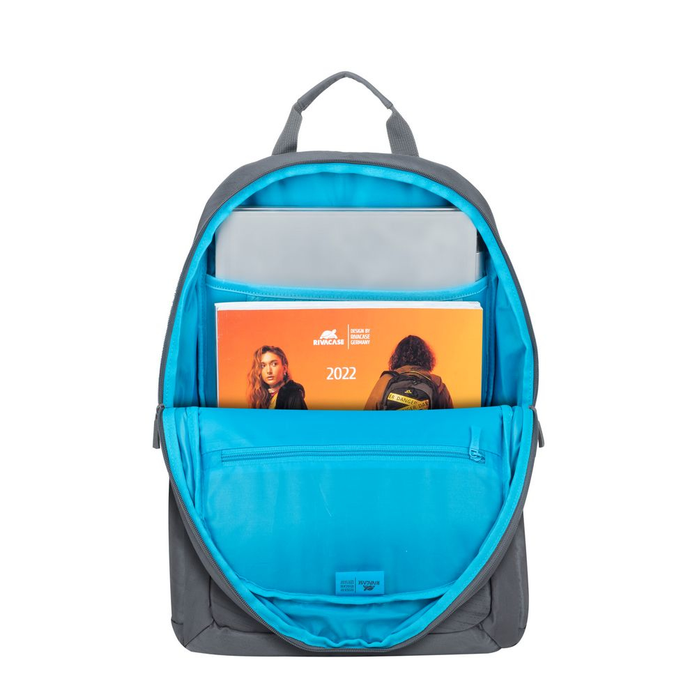 Grauer Rucksack offen, mit Laptop, Buch und blauem Innenraum.