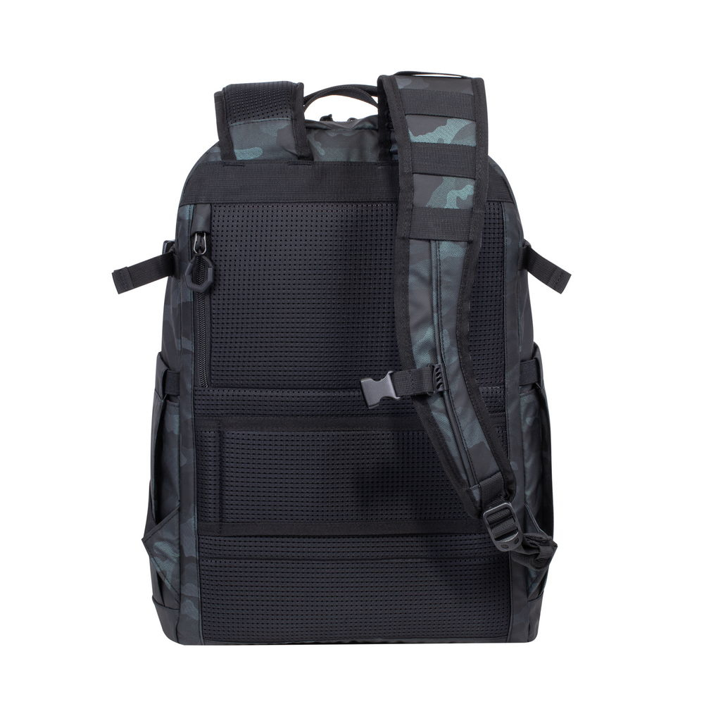Zaino nero con motivo mimetico. Lo zaino ha più tasche e cinghie.