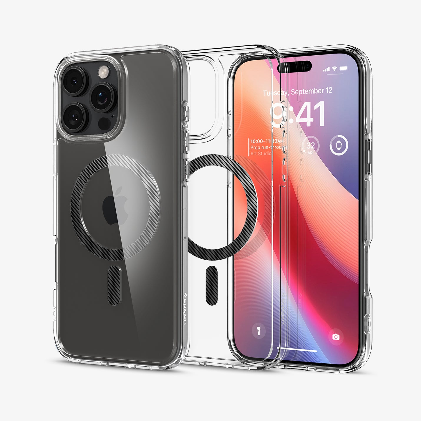 Drie doorzichtige telefoonhoesjes, één met een telefoon. Eén heeft een zwarte cirkel, de andere een zwart-wit patroon.