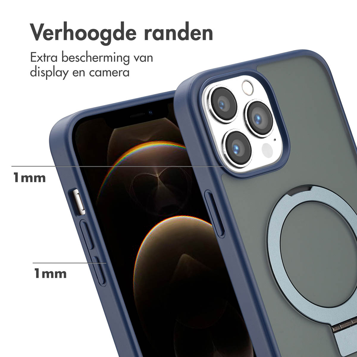 Un téléphone dans un étui. L'étui est bleu foncé avec un anneau argenté. L'écran est visible.