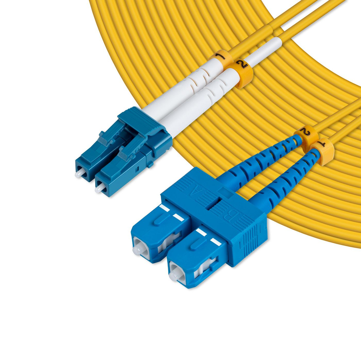 Twee blauwe connectoren en gele kabels, met witte en gele kabels.