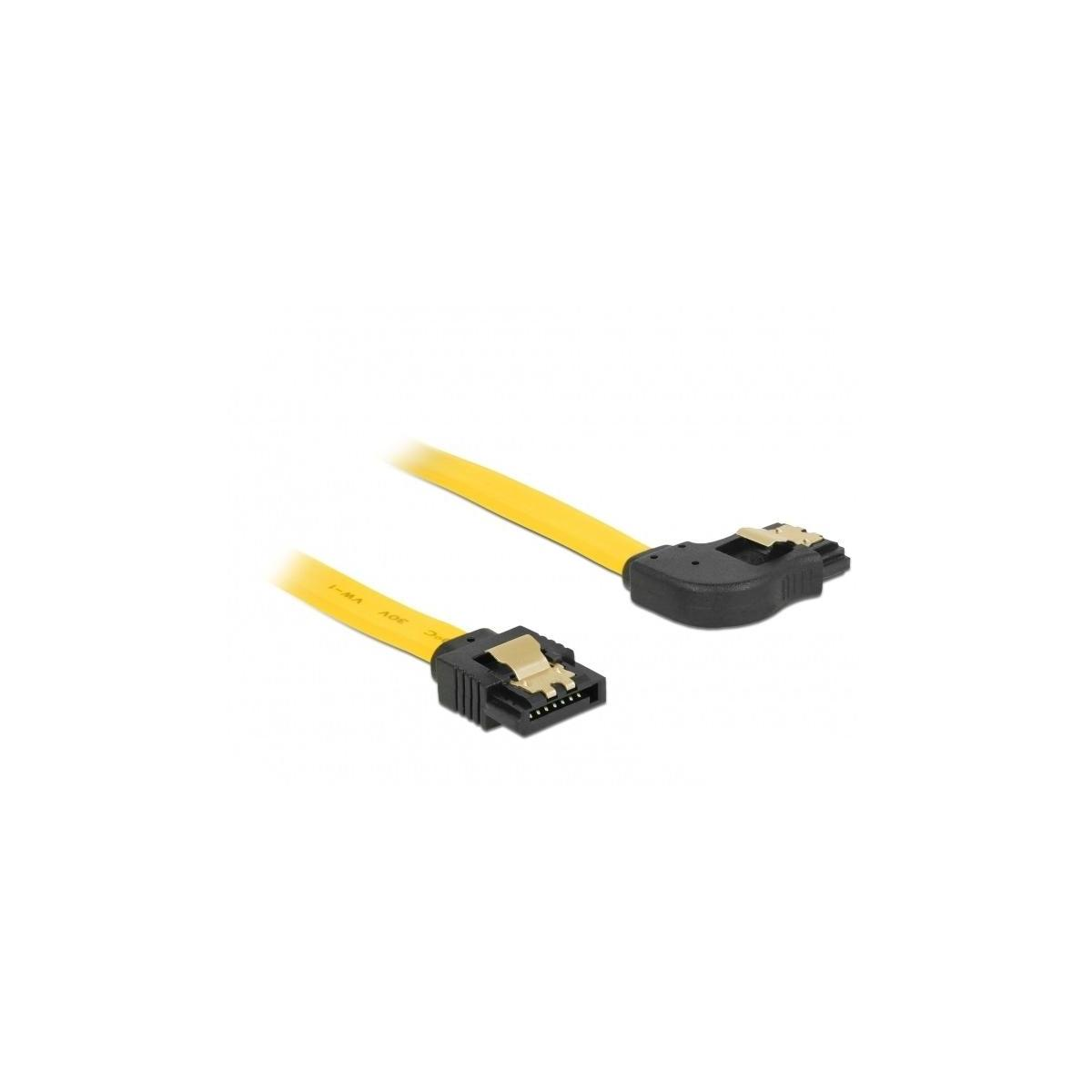 Due cavi SATA con connettori neri e cavo piatto giallo. Isolati su sfondo bianco.