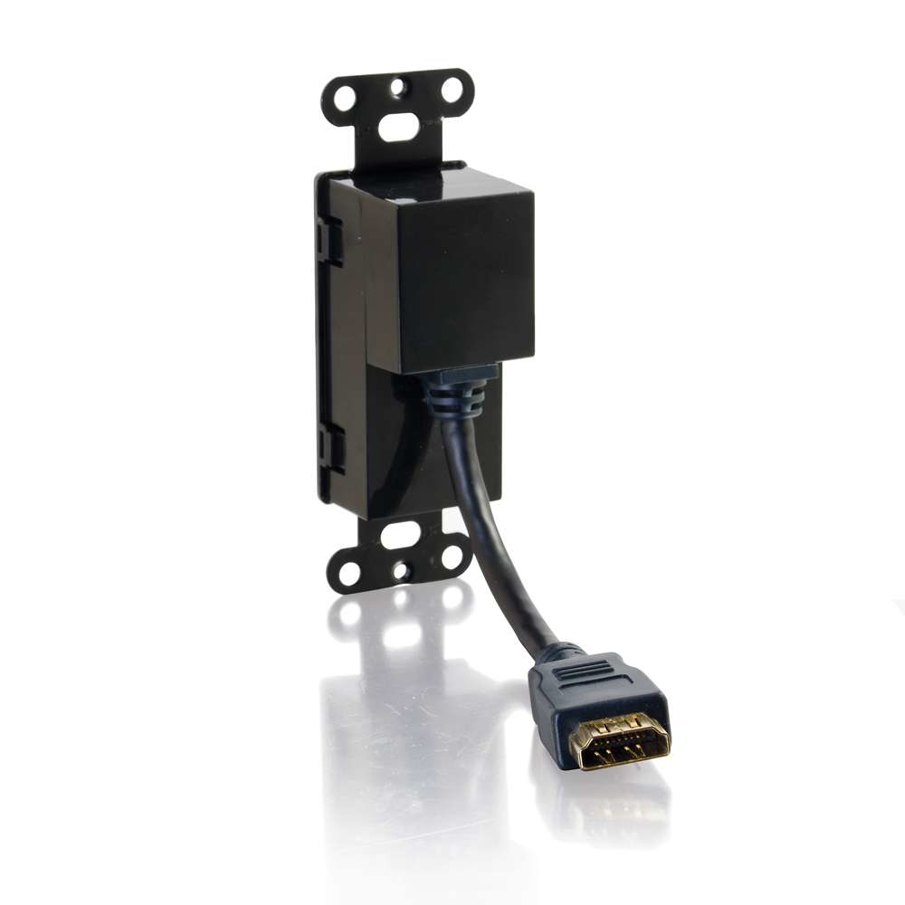 Placa de pared negra con puerto y cable HDMI, sobre fondo blanco.