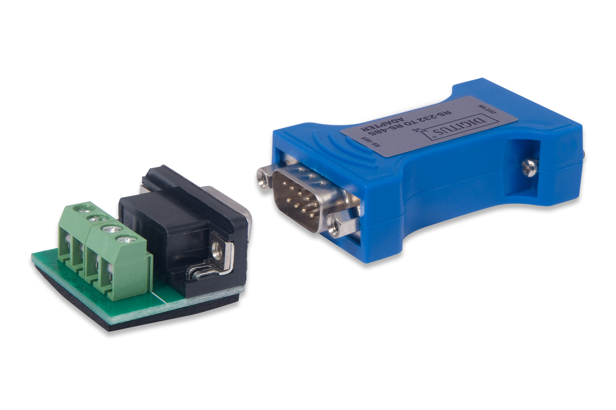 Due adattatori da RS-232 a RS-485, uno blu, uno nero con connettori verdi su una superficie bianca.