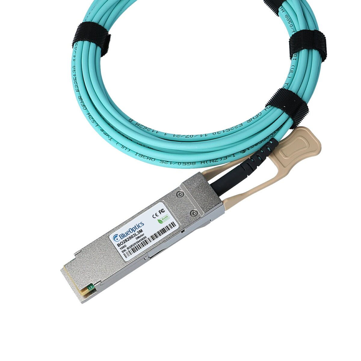 Cavo in fibra ottica turchese arrotolato con connettore BlueOptics e cinghie nere.