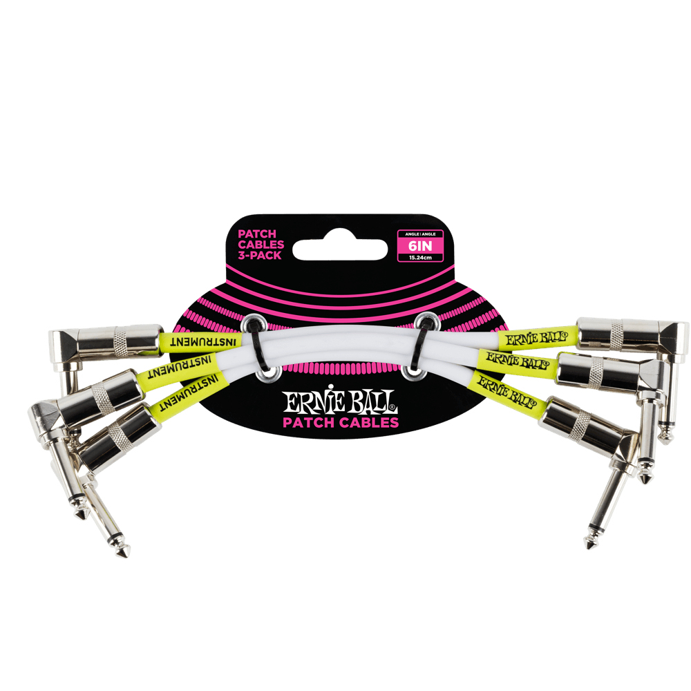 Cavi patch Ernie Ball su confezione nera e rosa. Cavi bianchi ed etichette gialle.