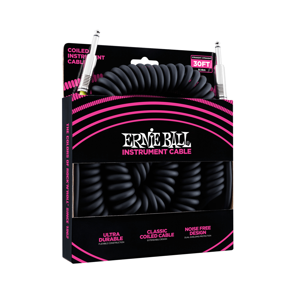 Schwarzes, gewendeltes Instrumentenkabel. Schwarze Verpackung mit weißem Text. Ernie Ball.