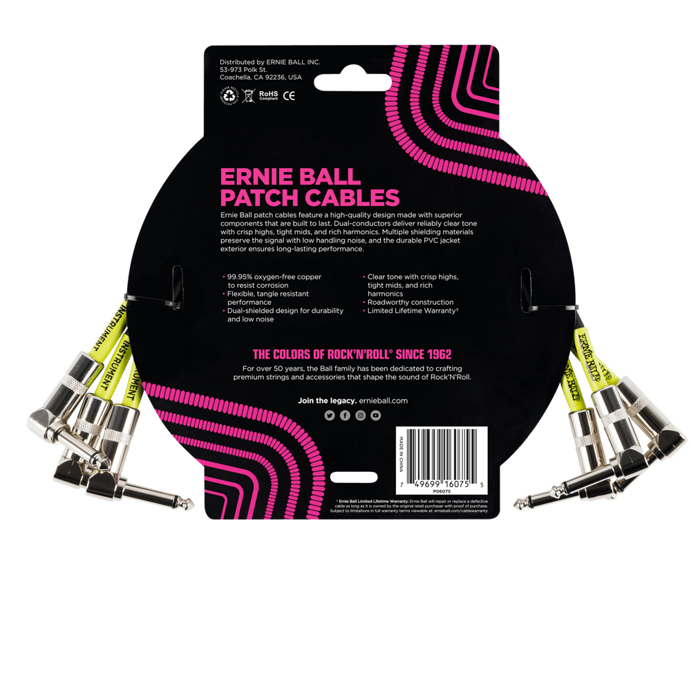 Retro della confezione dei cavi patch Ernie Ball. Il testo descrive le caratteristiche del cavo. Design nero e rosa, sfondo bianco.