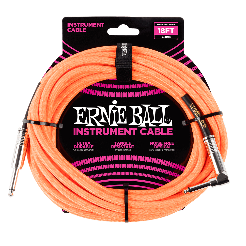 Cavo per strumenti Ernie Ball arancione. Confezionato in una scatola nera e rosa, sfondo bianco.