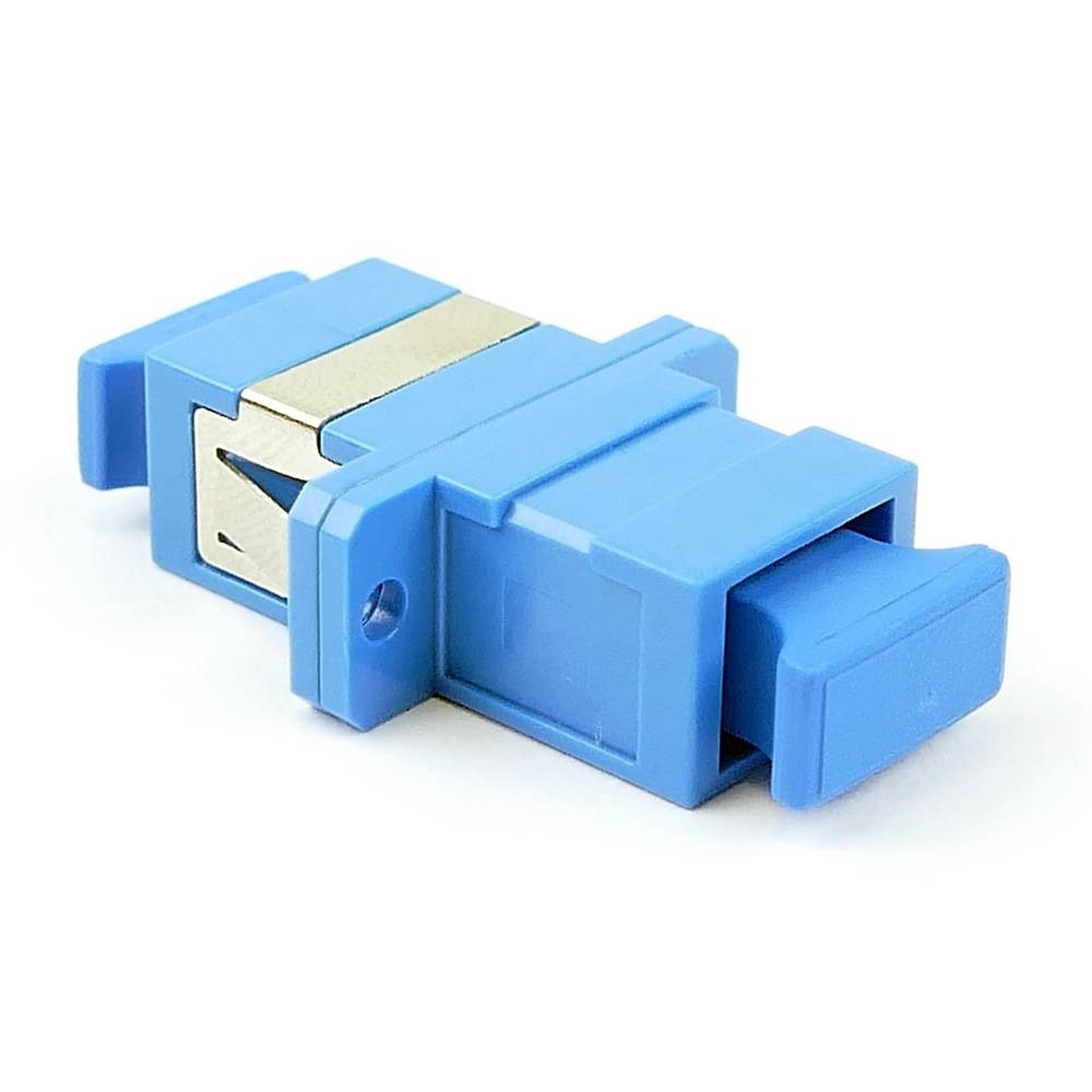 Connettore in fibra ottica blu su sfondo bianco, vista angolata.