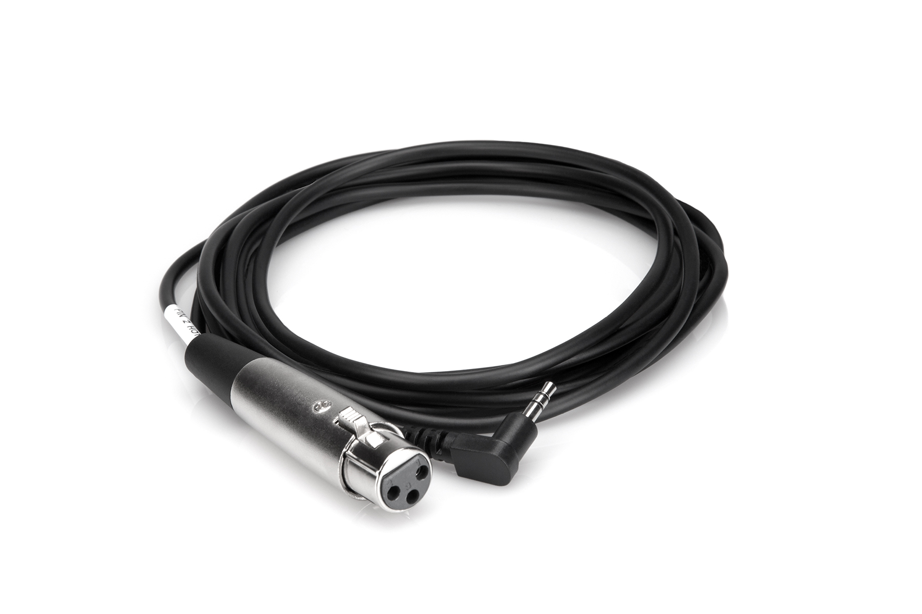 Cavo nero con connettore XLR e jack da 3,5 mm, arrotolato. Sfondo bianco.