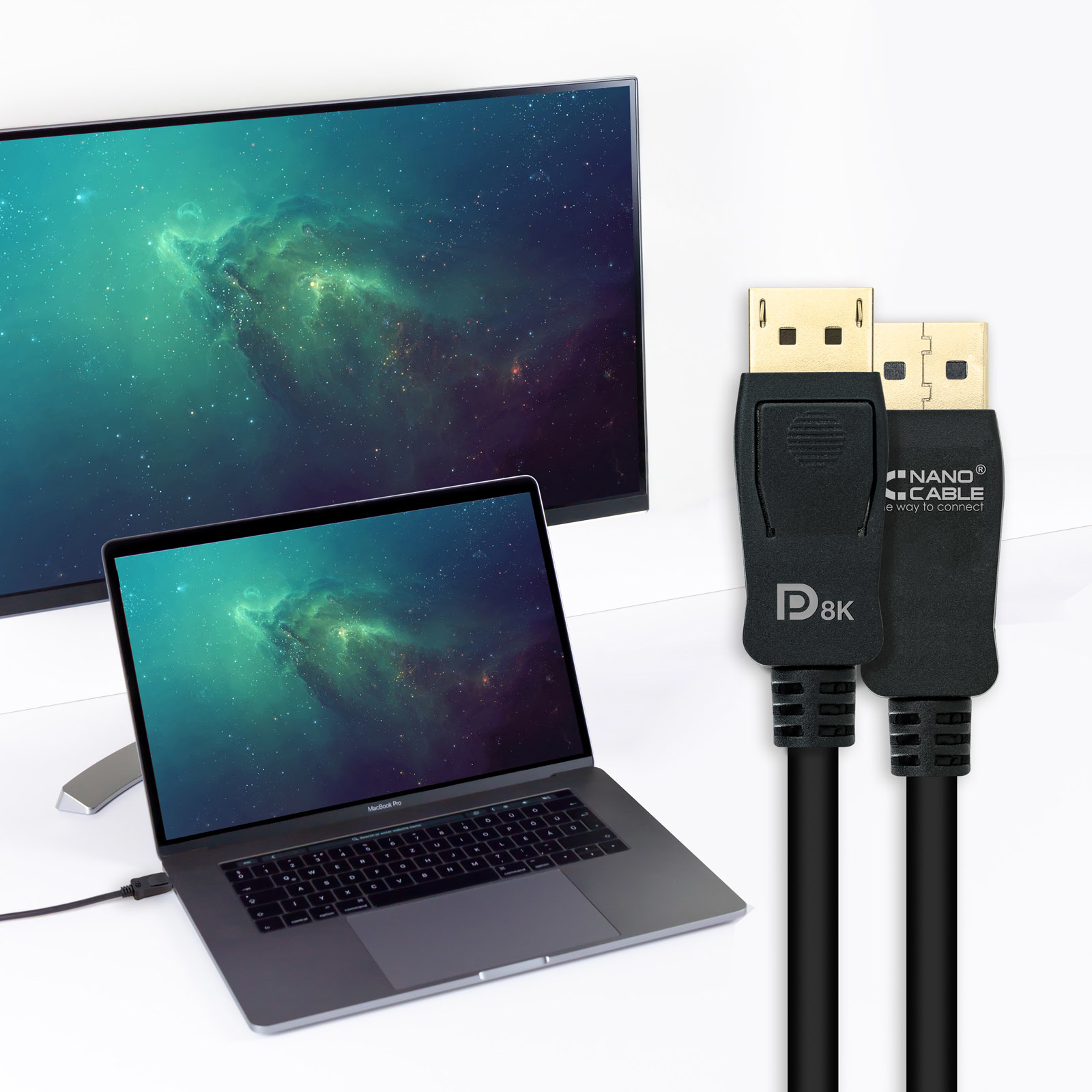 Laptop en monitor verbonden met DisplayPort kabels. Witte achtergrond.