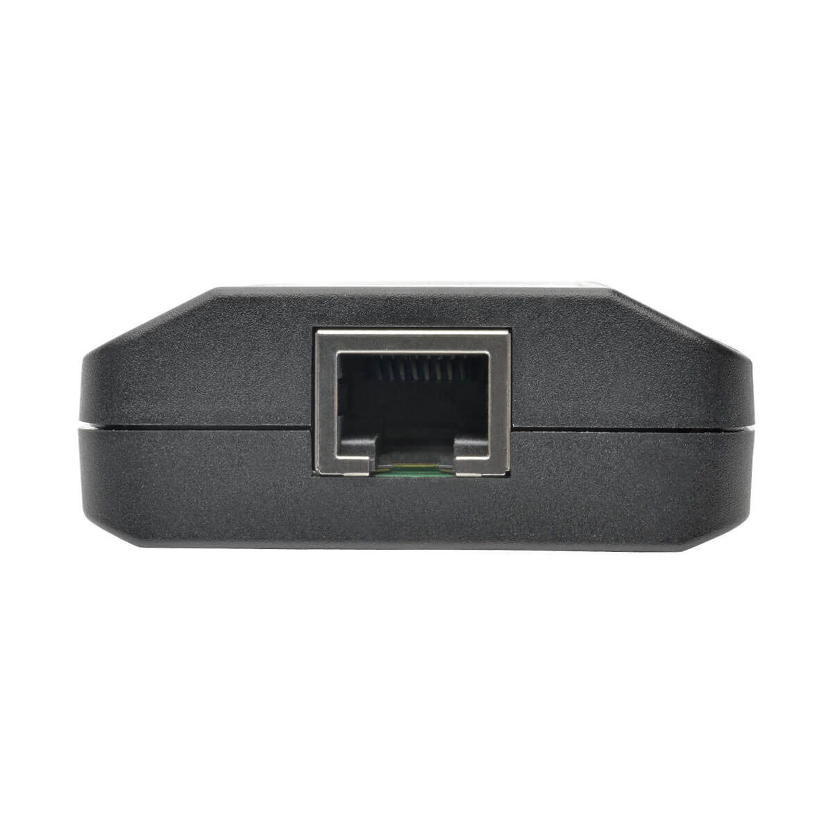 Adattatore di rete nero con una singola porta Ethernet. Su sfondo bianco.