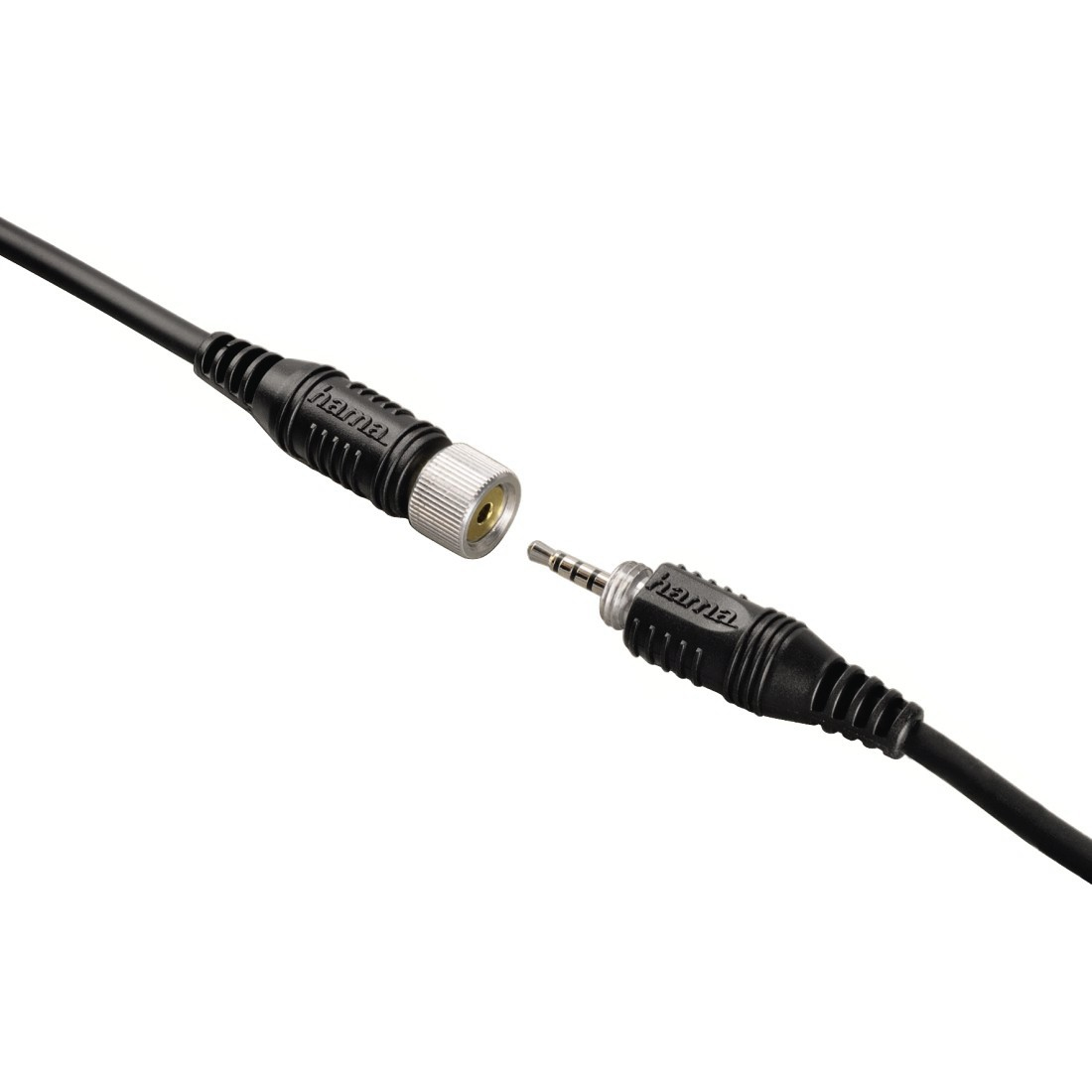 Zwarte audiokabelconnectoren, een jack en een stekker, gescheiden op een witte achtergrond.
