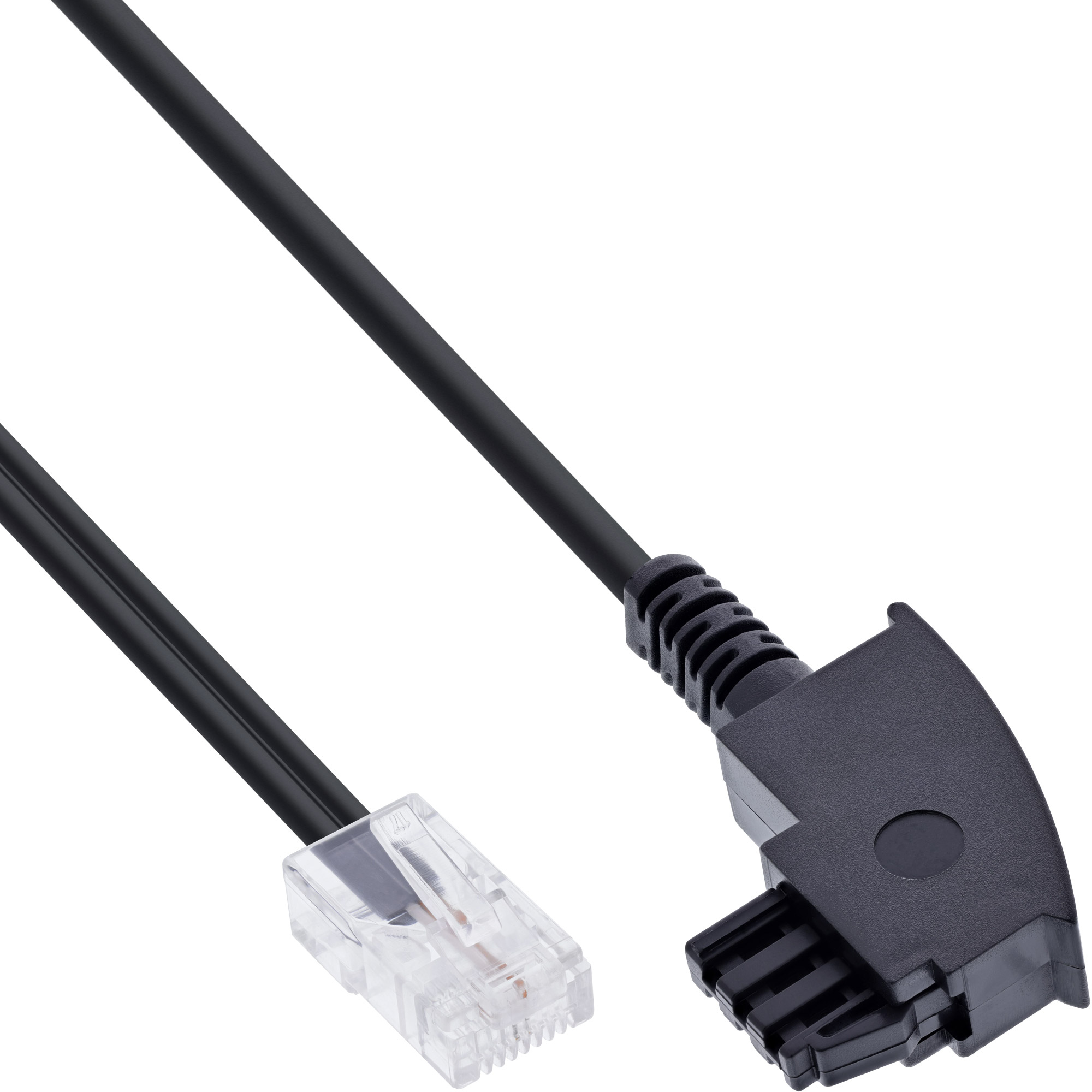 Schwarzes Netzwerkkabel mit klarem Kopf und rechtwinkligem Stecker. Weißer Hintergrund.