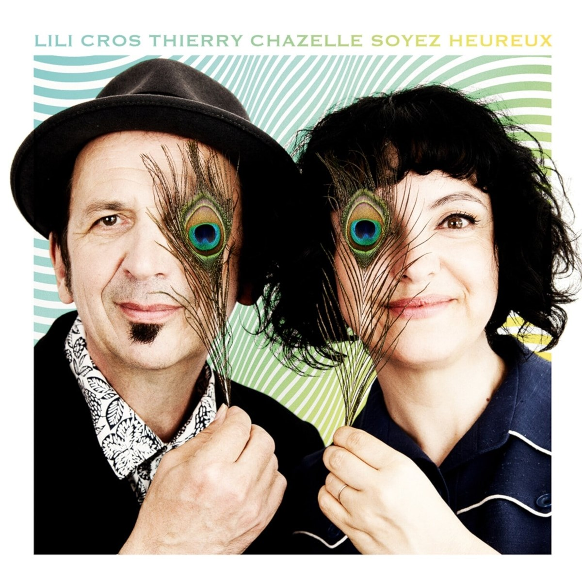 Copertina dell'album. Uomo e donna con piume di pavone. Testo: Lili Cros, Thierry Chazelle. Sorrisi.