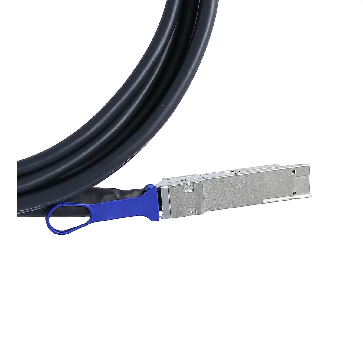 Un cavo in fibra ottica nero con connettore metallico e manico blu su sfondo bianco.